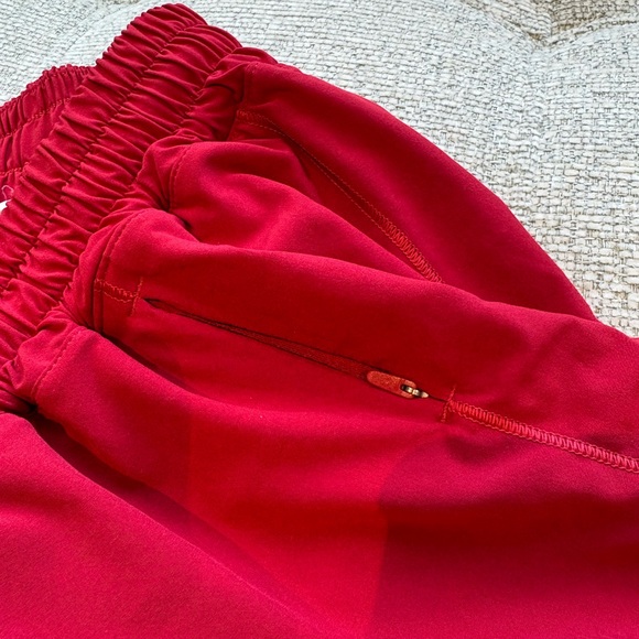 LULULEMON | hotty hot shorts low rise || 4” size 8 - Picture 5 of 7